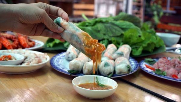 Mắm tôm chà: Chỉ lọt vòng tiến Đức Bà