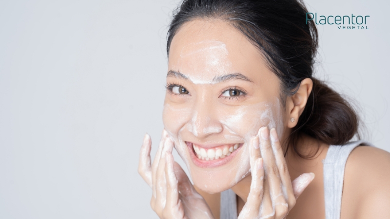 Lưu ý dùng sữa mặt đúng cách để da không bị khô căng