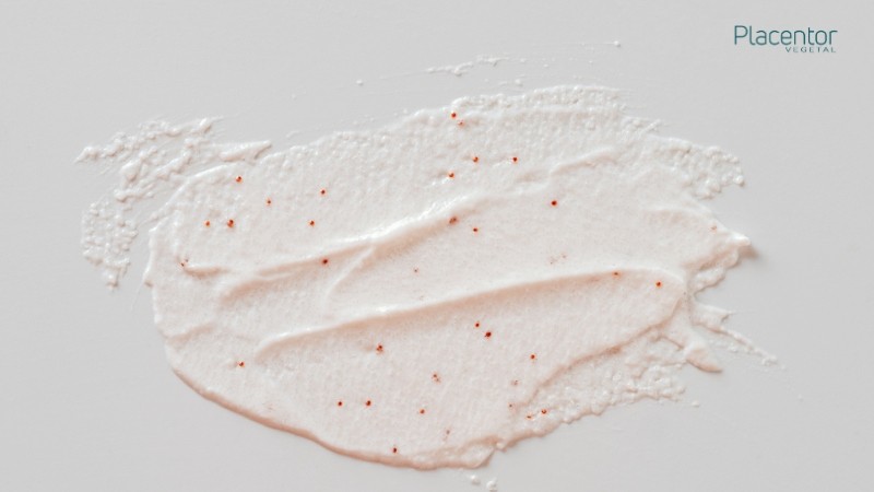 Sữa rửa mặt kết hợp các hạt có tác dụng tẩy tế bào chết