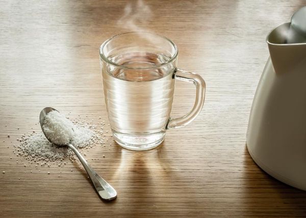 Bạn đã biết các loại nước muối trong y tế và cách sử dụng đúng chưa?
