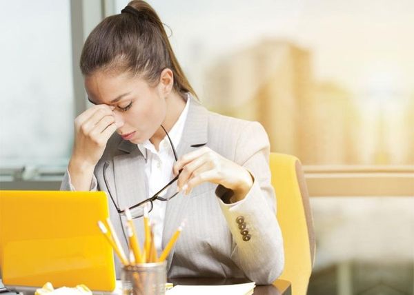 Cải thiện khô mắt - Nỗi lo của nhân viên văn phòng