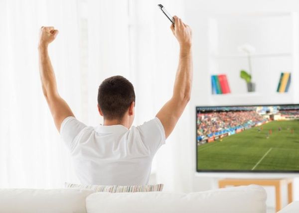 Lưu ý không thể bỏ qua cho người mắc bệnh tim mạch khi xem bóng đá