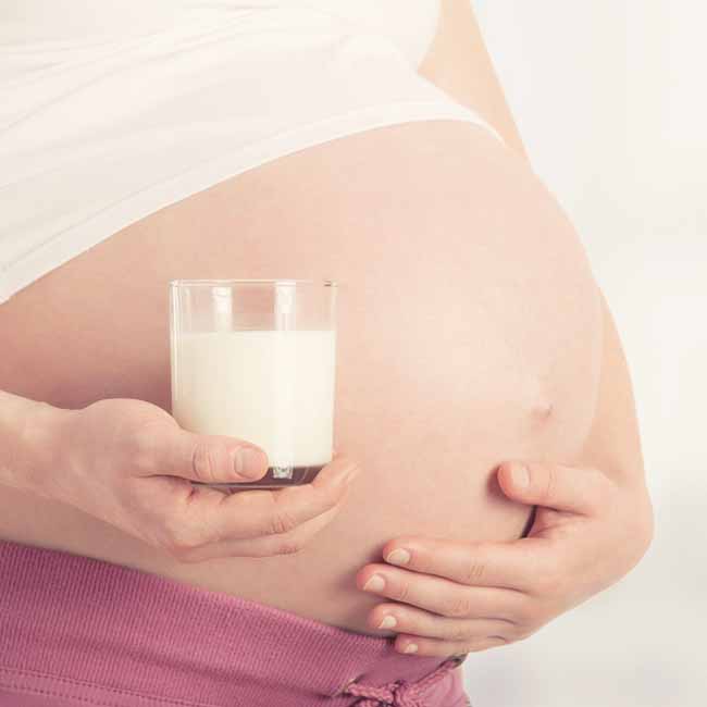 Bà bầu có cần uống sữa bầu không? bổ sung sữa đúng cách cho mẹ bầu