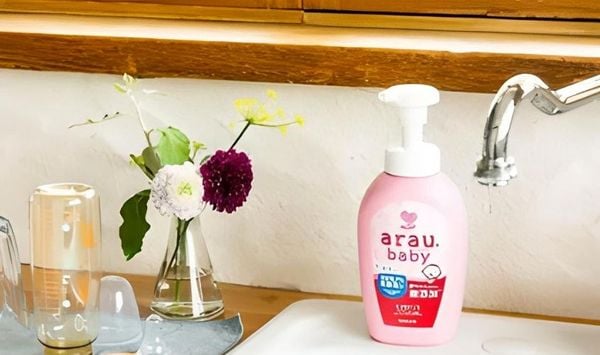Nước rửa bình sữa Arau Baby chai 500 ml hương thảo mộc