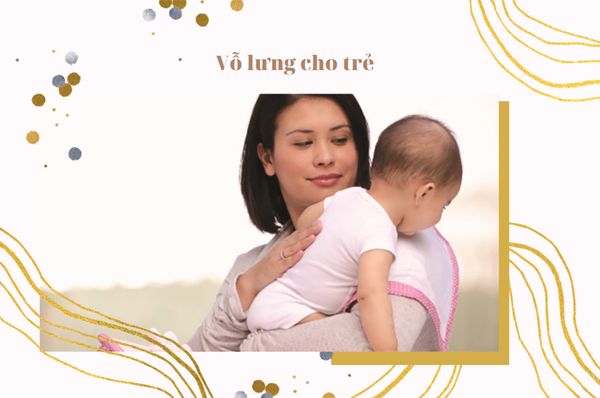 Chữa nấc cho trẻ bằng cách vỗ lưng cho bé