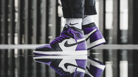 Bạn muốn sở hữu một đôi Nike Air Jordan 1 Court Purple Real chính hãng? Hãy truy cập ngay vào hình ảnh liên quan để thưởng thức bức ảnh chụp trực tiếp sản phẩm với đầy đủ những chi tiết đặc trưng của sản phẩm. Sự đầu tư của bạn sẽ được đền đáp bằng sự hài lòng tuyệt đối về chất lượng sản phẩm.