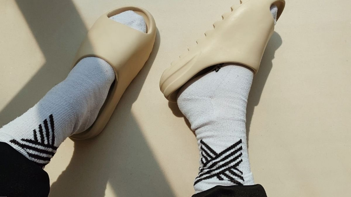 how to tell if yeezy slides are real