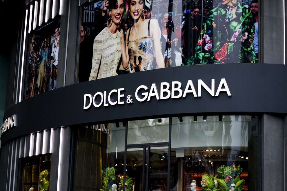 Lịch sử, ý nghĩa và những câu chuyện đằng sau logo của Dolce & Gabbana – Hệ  thống phân phối Air Jordan chính hãng