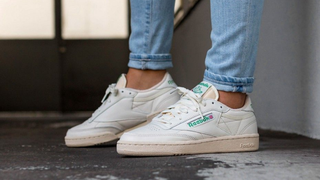 Hinh anh 3: Nhung doi giay the thao co dien nen co trong moi tu quan ao