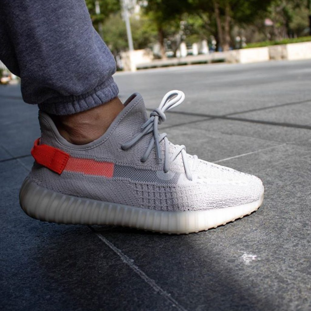 350 v2 yeezy light