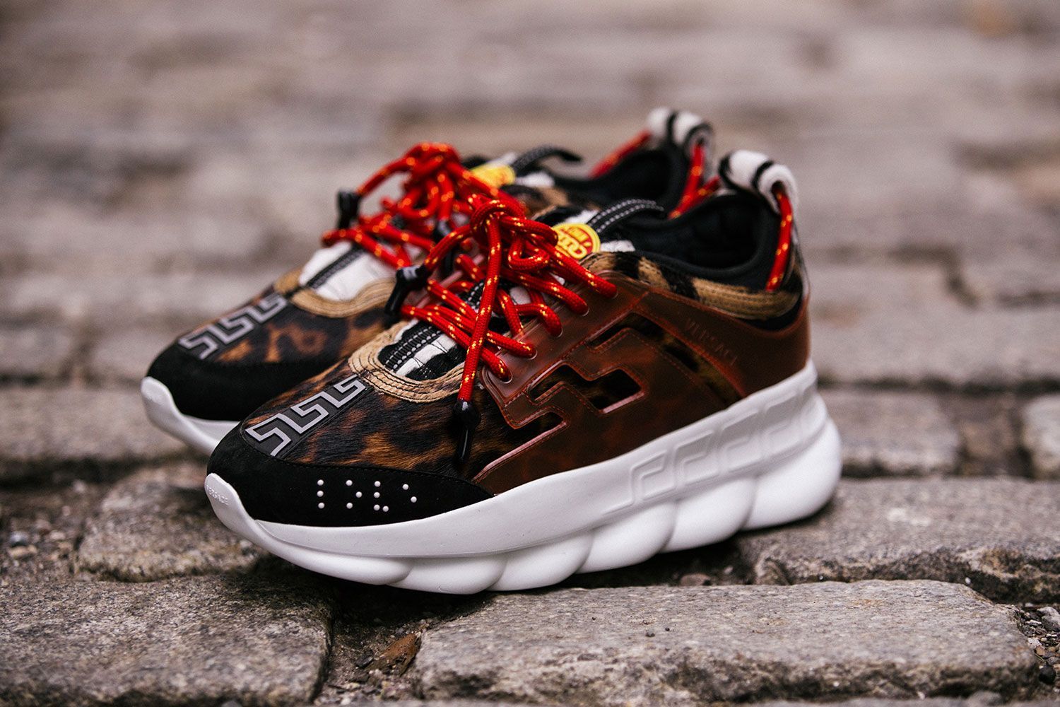 Hinh anh 7: Top 10 thuong hieu giay Luxury ban nen so huu cuoi nam 2022 nay