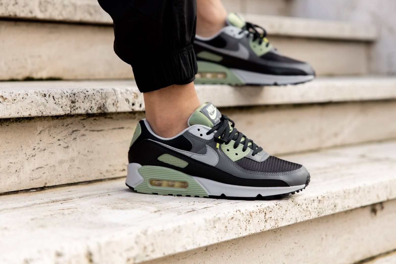 Hinh anh 4: Cach chon Size giay Nike Air Max 90 chuan xac nhat