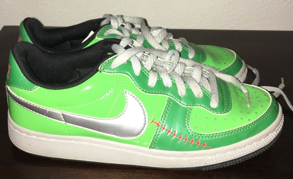 https://www.jordan1.vn/blogs/news/nhung-doi-sneaker-mua-halloween-chay-nhat-moi-thoi-dai