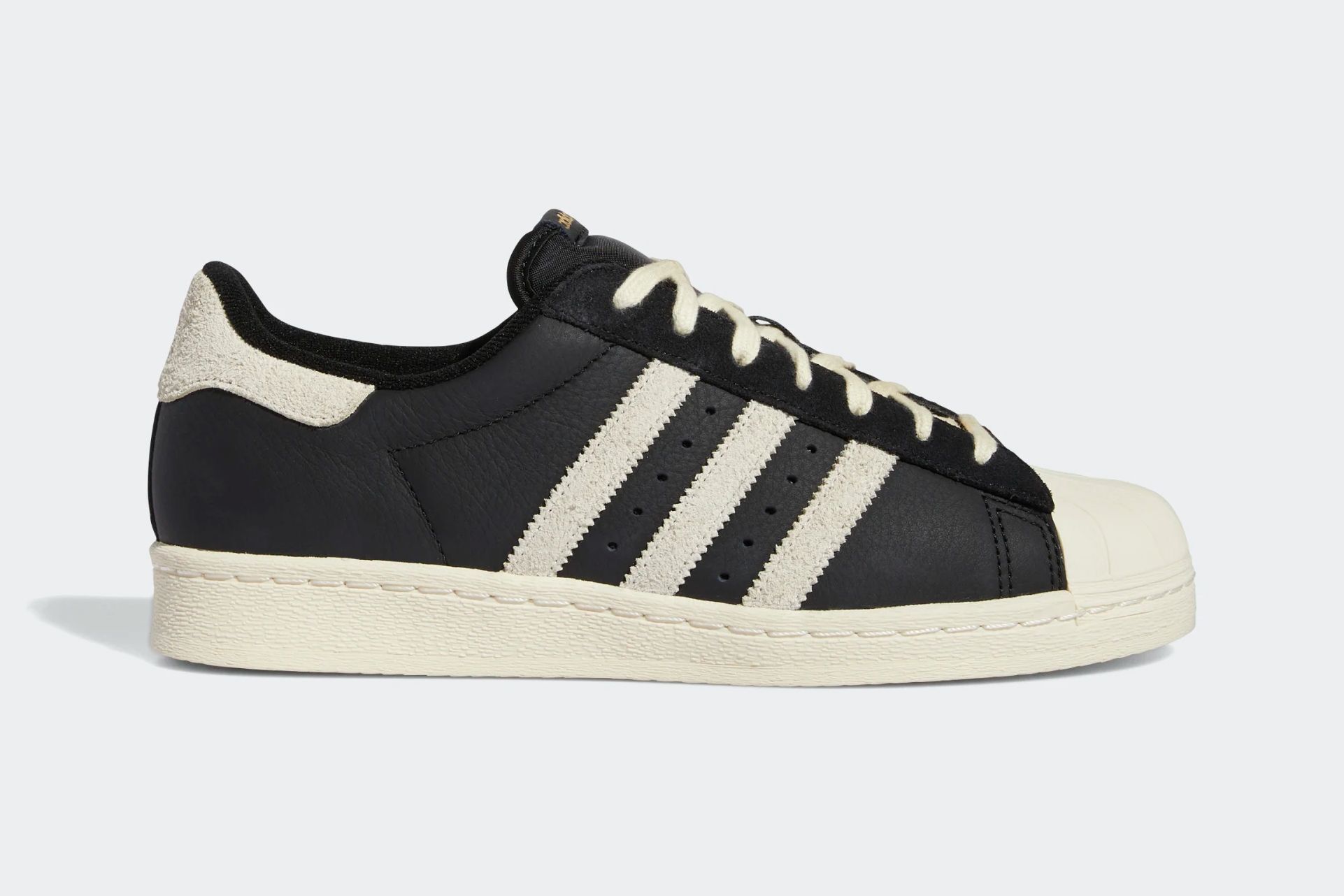 top-7-phien-ban-giay-sneaker-dang-so-huu-nhat-nam-2022-nay