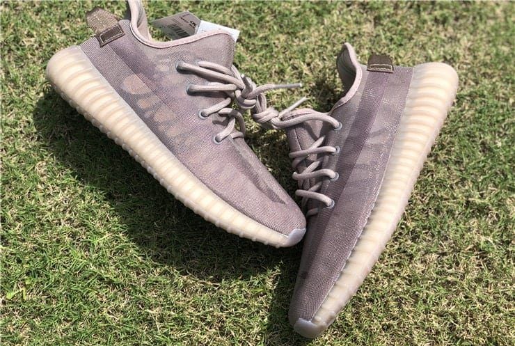 Hinh anh 1: Tat tan tat nhung gi ban can biet de phan biet Yeezy Boost 350 V2 Mono Mist real va fake