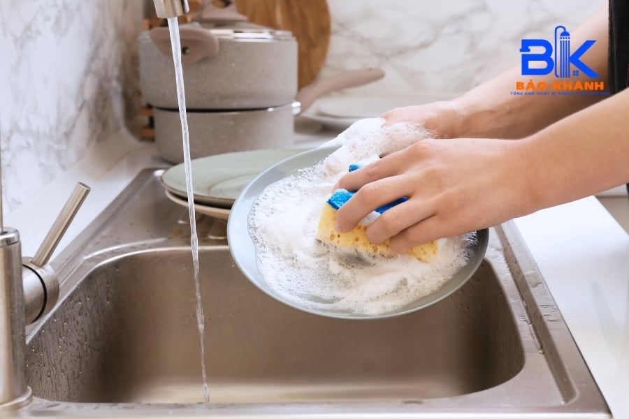 Vòi Rửa Bát Nóng Lạnh – Tiện Lợi Cho Mọi Gian Bếp Hiện Đại