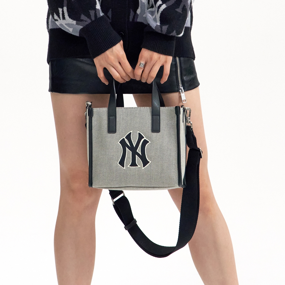 Túi MLB Monogram Hoodie Bag NY Yankees C101 Màu Đen  V Dreamer Store