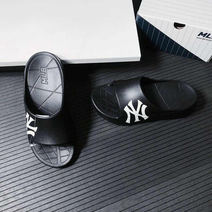 Dép MLB Monogram New York Yankees Xám Rep 11  N2K Sneaker