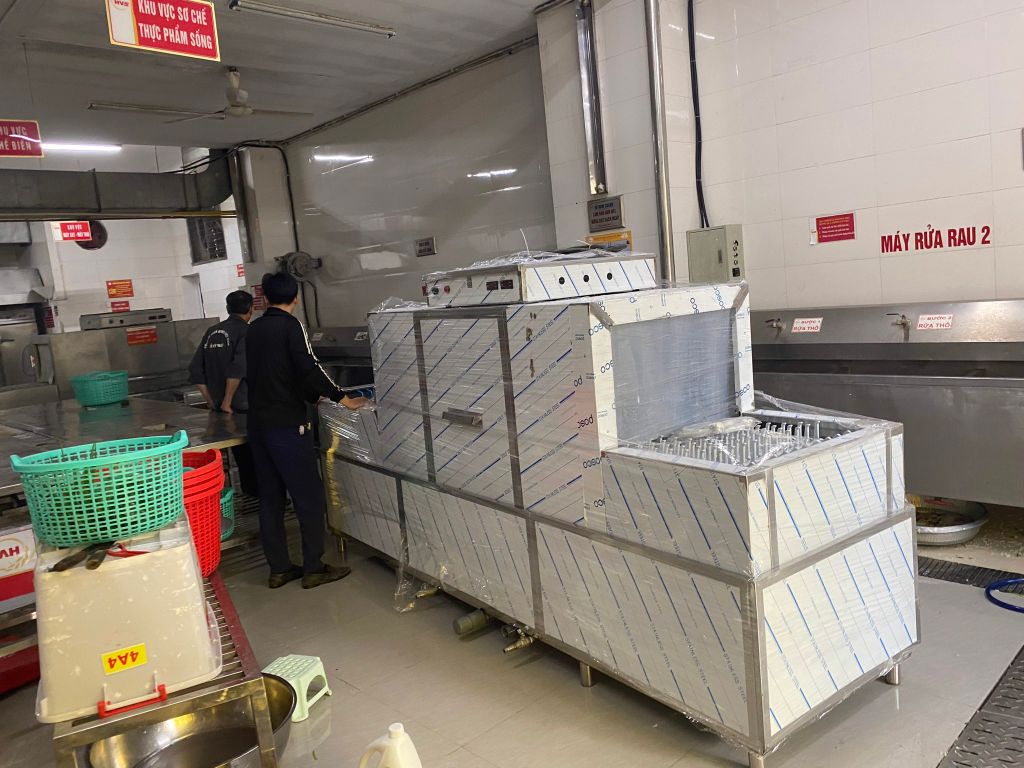 Máy rửa bát băng truyền lắp đặt tại Long Biên- Hà Nội