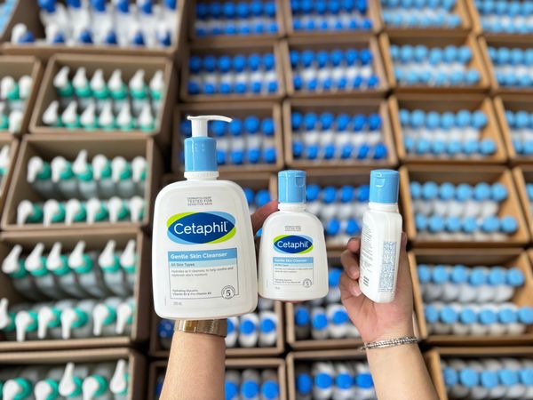 sua-rua-mat-cetaphil-diu-nhe-cho-da-nhay-cam