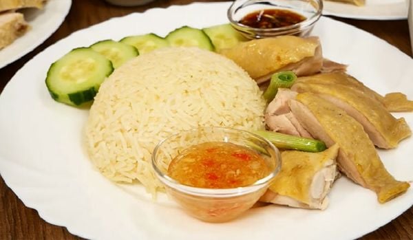 Công thức nấu cơm gà Hải Nam Singapore hấp dẫn chuẩn vị tại nhà