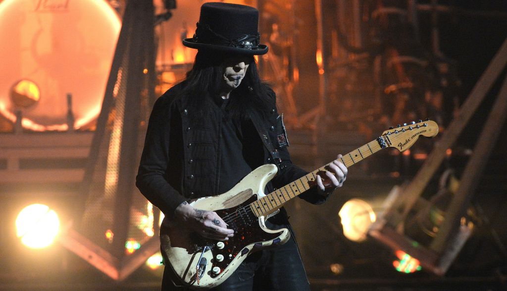 MICK MARS THÔNG BÁO VỀ VIỆC NGHỈ LƯU DIỄN VÌ LÝ DO CÁ NHÂN.