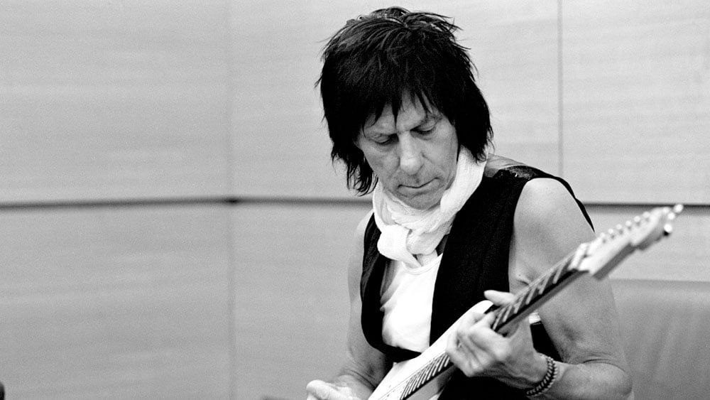 5 KỸ NĂNG VỀ GUITAR MÀ BẠN CÓ THỂ HỌC ĐƯỢC TỪ JEFF BECK