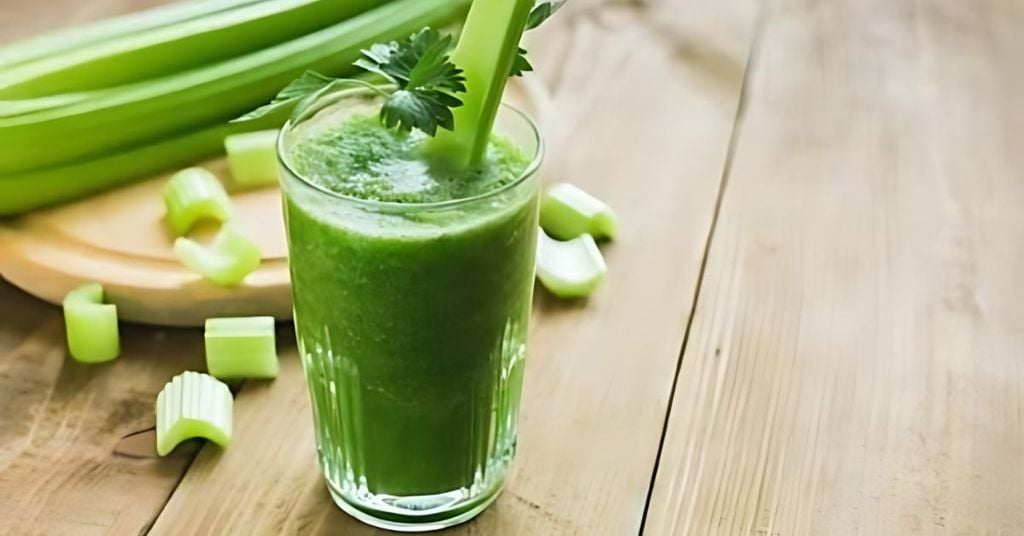 Uống sinh tố cần tây giúp cơ thể trẻ khỏe, làn da trắng sáng, mịn màng