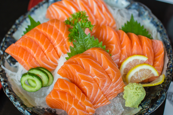 Sushi cá hồi tươi ngon, giàu dinh dưỡng