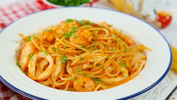 Spaghetti mực là món khá dễ ăn, thường được nhiều trẻ em ưa thích