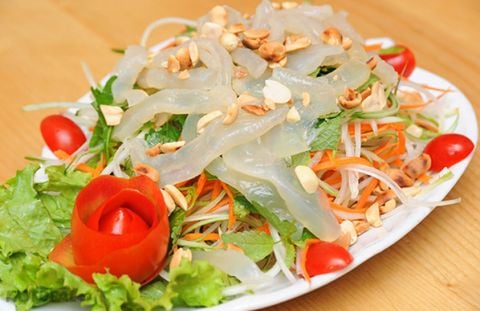 “Tuyệt chiêu” làm món nộm sứa giòn ngọt đãi khách dịp Tết 2023