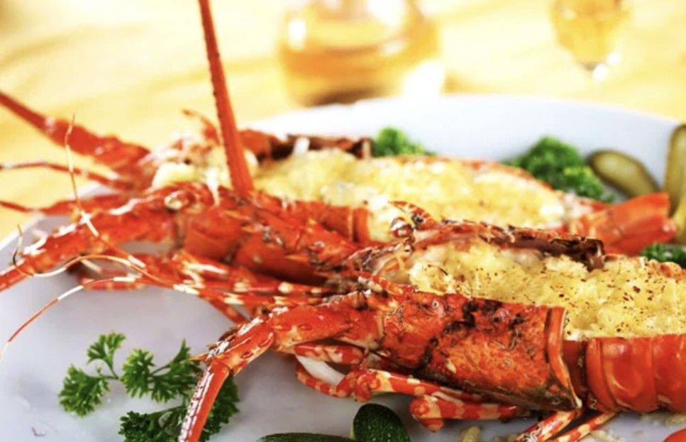 Cách chế biến món tôm hùm nướng phô mai “gây sốt” của HP3 Seafood