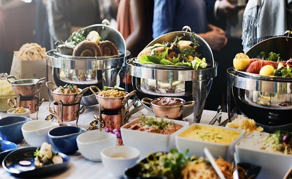 Buffet - một số loại hình phổ biến và những điều cần lưu ý khi ăn