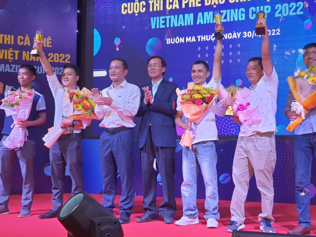 Lễ trao giải thưởng Cà phê đặc sản Việt Nam 2022 (Vietnam Amazing Cup 2022) lần thứ 4 đã diễn ra vào ngày 30-4-2022 tại TP. Buôn Ma Thuột, tỉnh Đắk Lắk