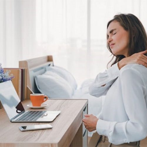 Tư thế vàng giúp đỡ mỏi khi ngồi máy tính cả ngày