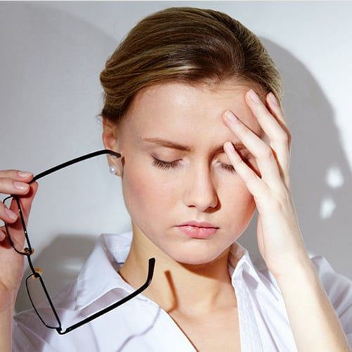 Chứng đau đầu mùa hè - Dân công sở cần chú ý