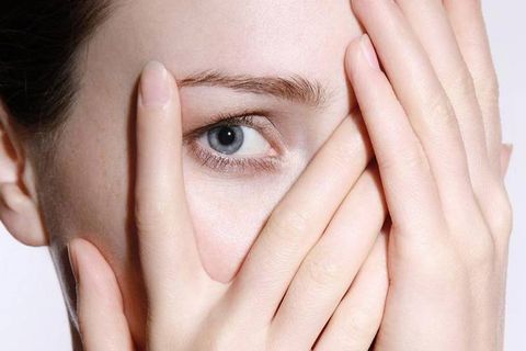 Tân mạch hắc võng mạc: Nguyên nhân, triệu chứng và phương pháp điều trị bệnh