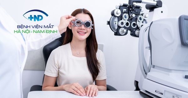 đeo kính bảo vệ mắt