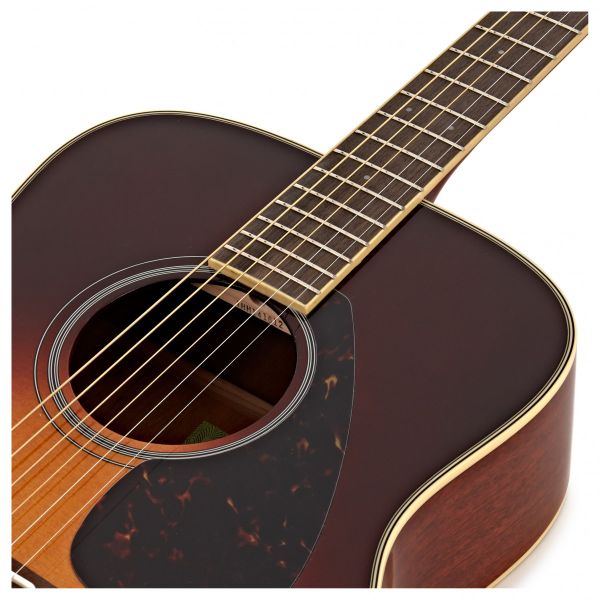 Đàn Guitar Yamaha FG820 thiết kế mặt top gỗ Vân sam Sitka