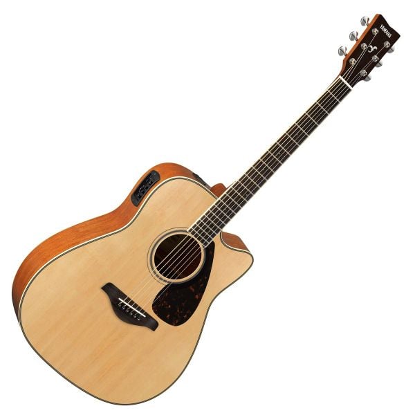 Đàn Guitar Yamaha FGX820C được sử dụng mặt trên gỗ Vân sam Sitka, mặt bên và hông sử dụng gỗ Gụ Mahogany