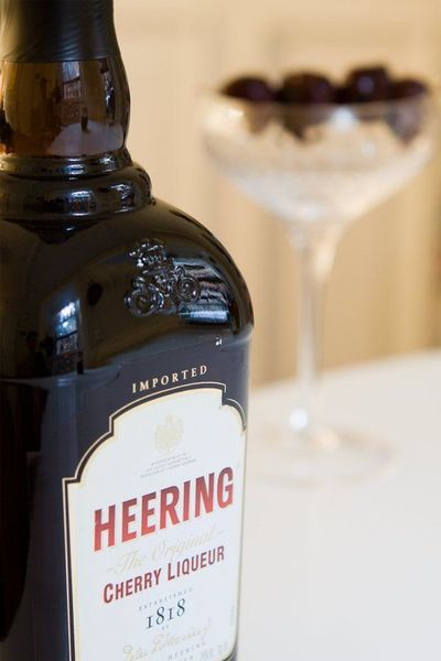 Giá Rượu Heering Cherry Liqueur 700ml chính hãng là bao nhiêu?