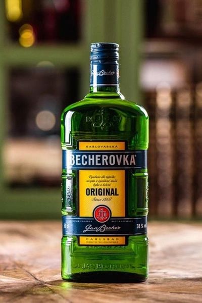 Giá Rượu Becherovka 500ml chính hãng là bao nhiêu?
