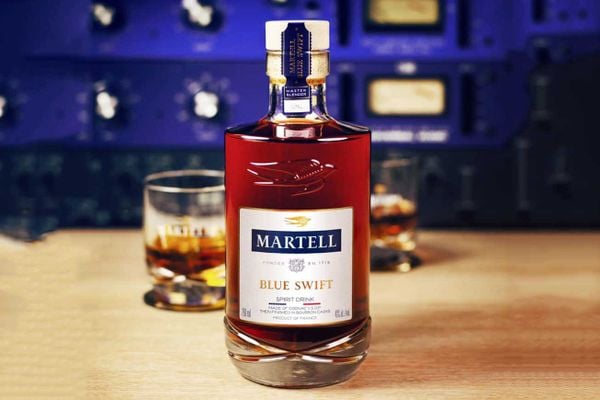 Cách sản xuất Rượu Martell Blue Swift