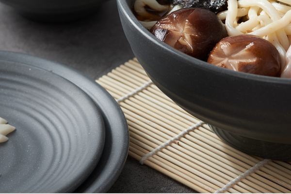 What is melamine tableware?