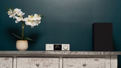 Rotel vừa bổ sung thêm một sản phẩm : amply tích hợp stereo Rotel DX-5.