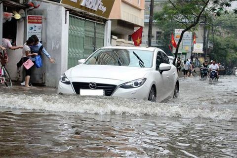 Xe ô tô bị ngập nước, nguy cơ và các biện pháp xử lý