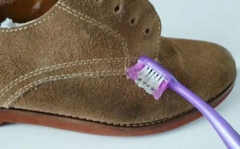 Cách vệ sinh hạn chế giày da lộn bị xù lông