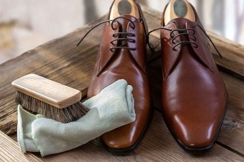 Giày da dê có đặc điểm gì? Có nên sở hữu một đôi giày da dê?