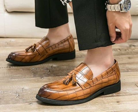 Giày Da Vàng Nam - Bạn Đã Sẵn Sàng Thử Sức Với Màu Sắc Nổi Bật?