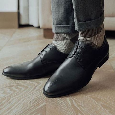 Giày Nam Da Bò Đục Lỗ: Phong Cách, Chất Lượng và Sự Lựa Chọn Hoàn Hảo Cho Quý Ông
